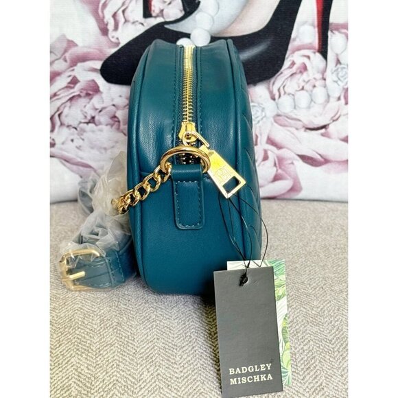 Badgley Mischka Camera Crossbody Herringbone Quilted Bag - Picture 4 of 7